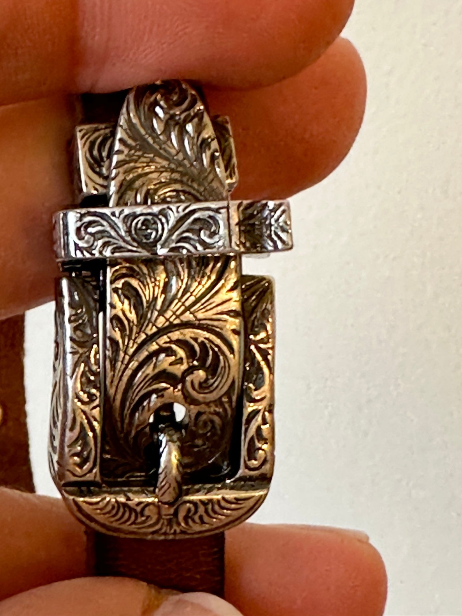 Gucci Anger Forest Wolf Head Leather Bracelet in Brown | AlmaBagz - Image 14