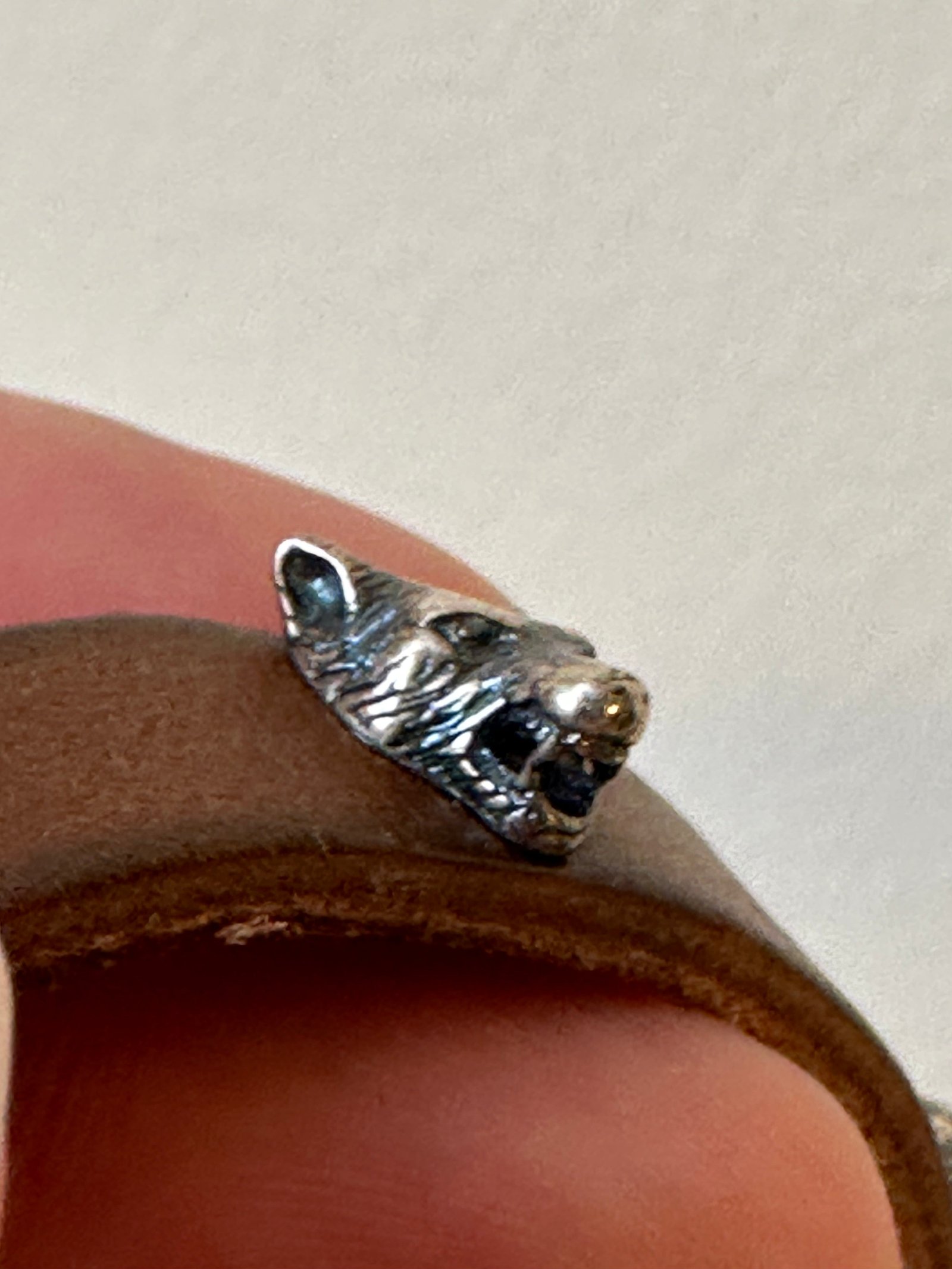 Gucci Anger Forest Wolf Head Leather Bracelet in Brown | AlmaBagz - Image 18