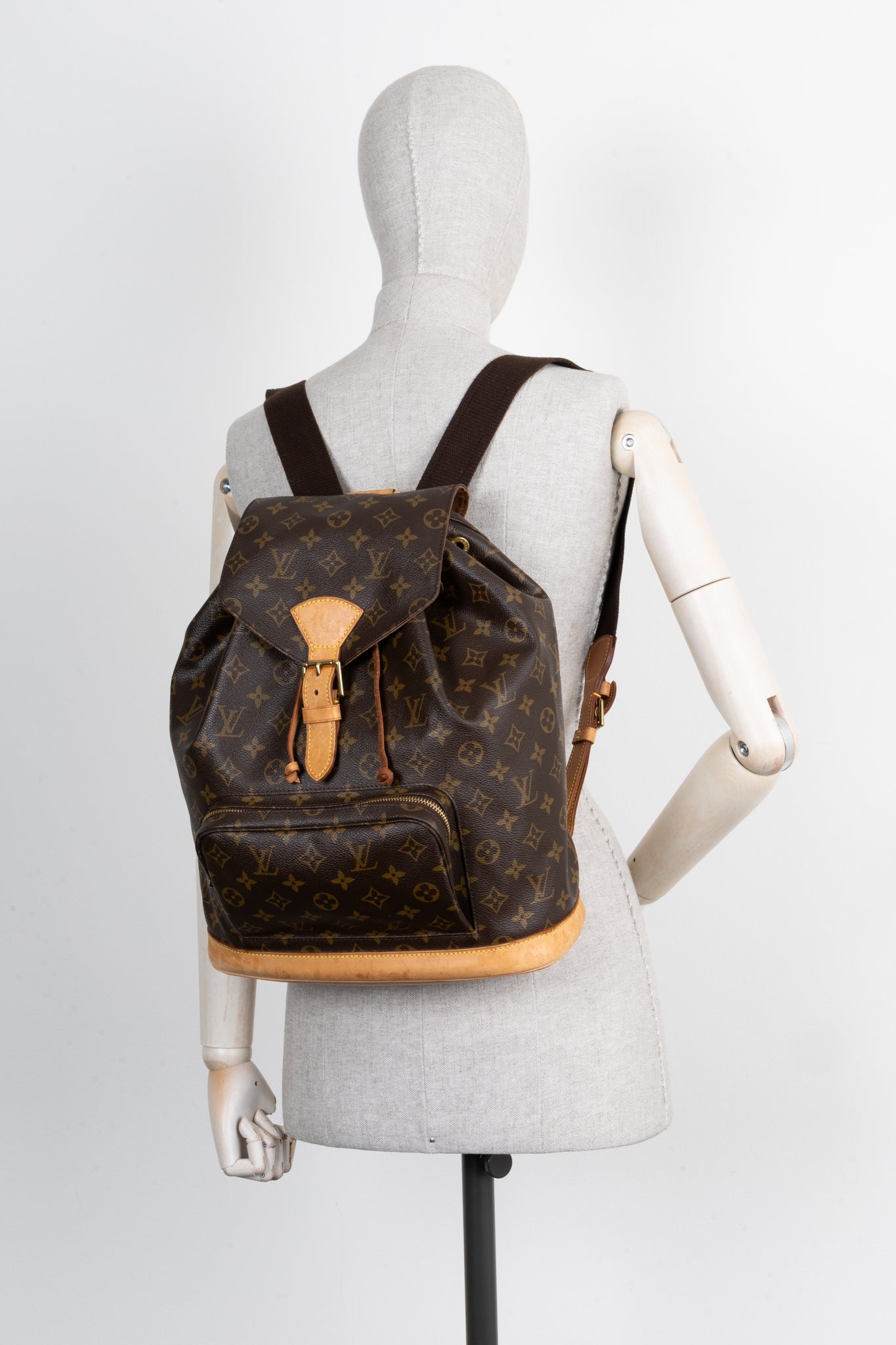 LOUIS VUITTON Montsouris GM MNG | AlmaBagz