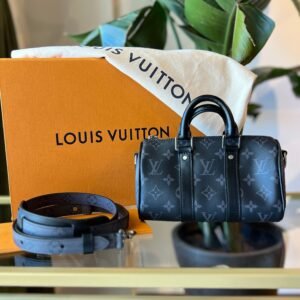 LOUIS VUITTON Monogram Eclipse Keepall Bandoulière 25 | AlmaBagz
