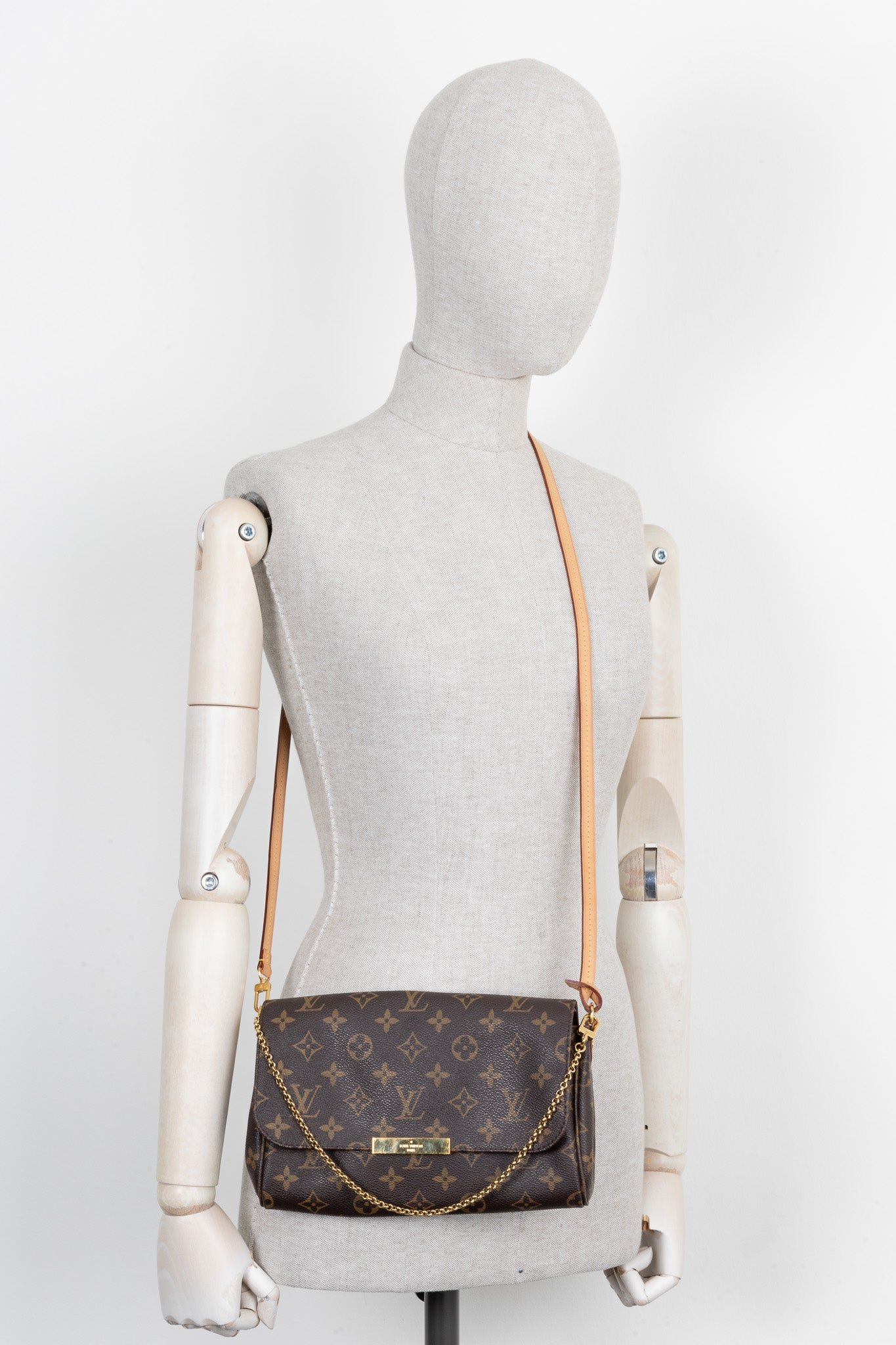 LOUIS VUITTON Favorite MM MNG Canvas | AlmaBagz