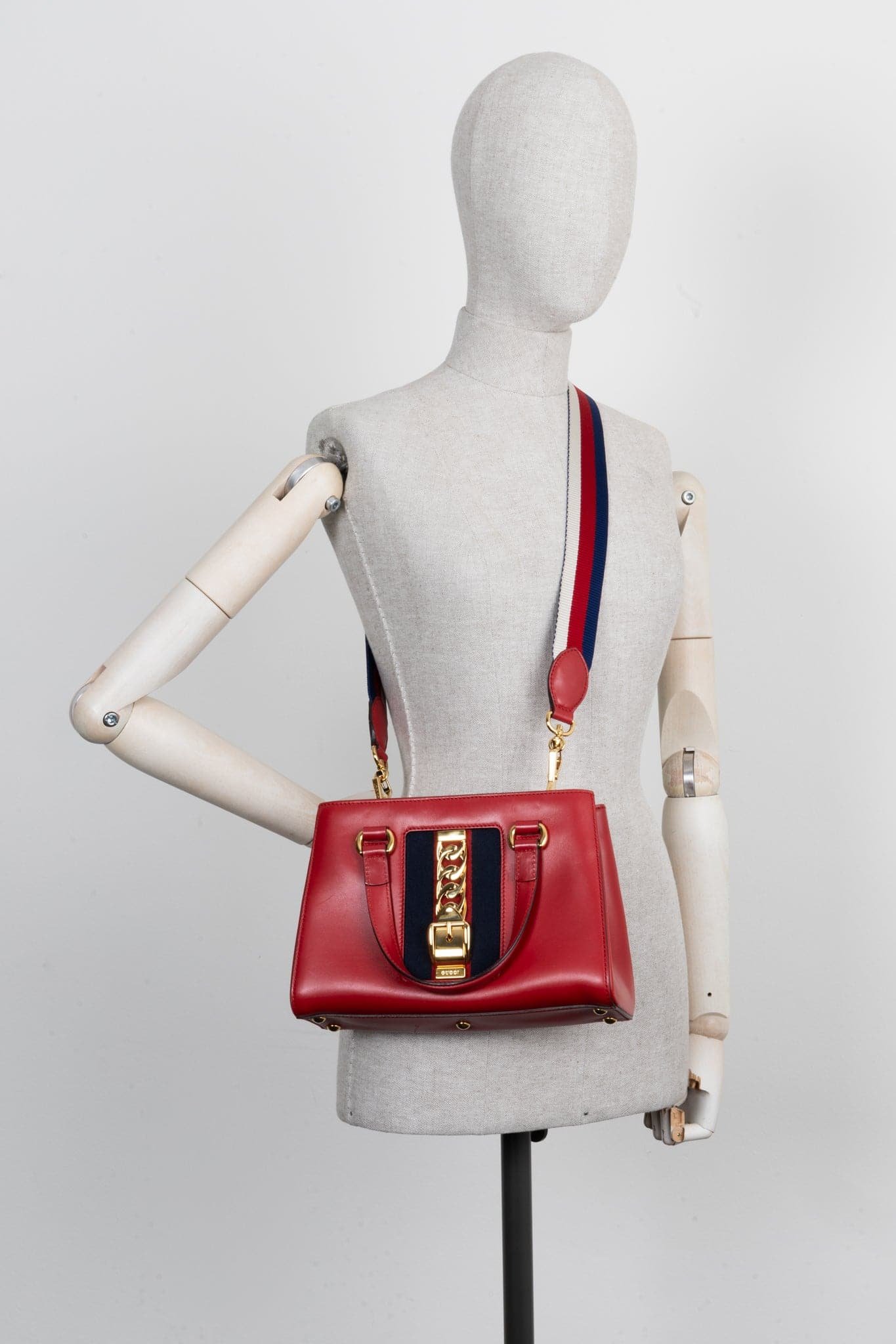 GUCCI Sylvie Chain Tote Bag Red | AlmaBagz