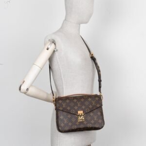 LOUIS VUITTON Pochette Metis Bag MNG Canvas | AlmaBagz
