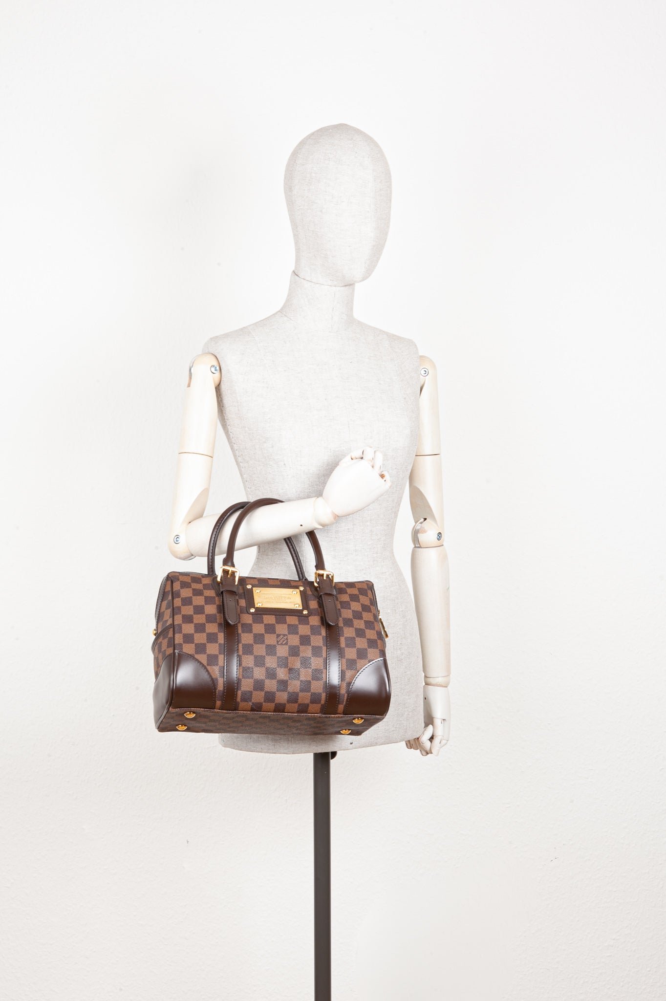 LOUIS VUITTON Berkeley Bag Damier Ebene | AlmaBagz
