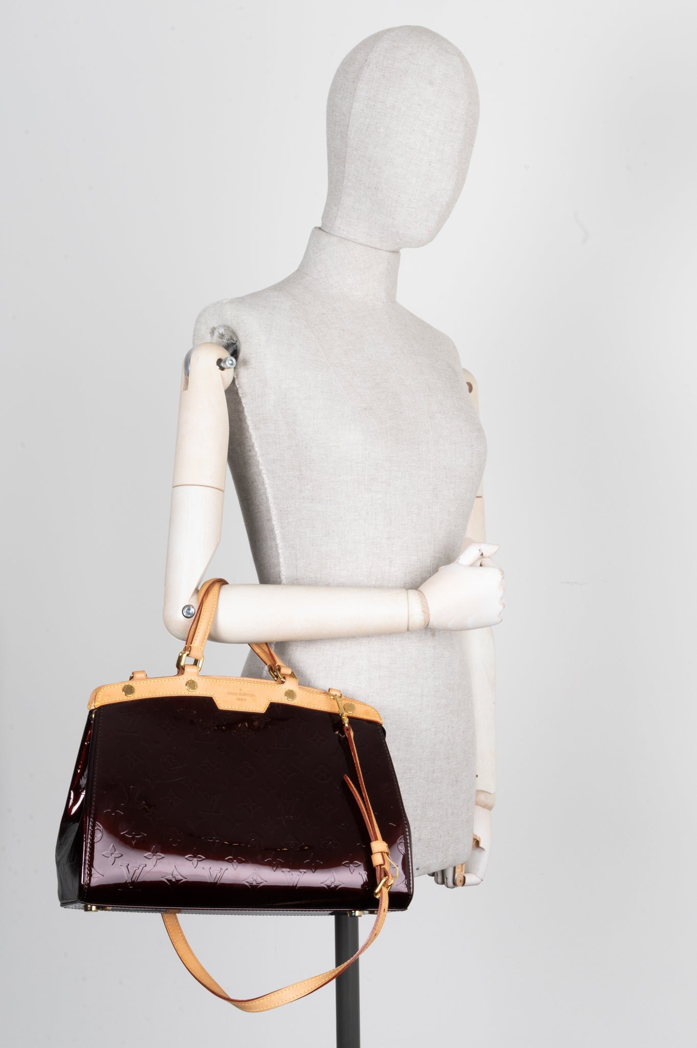 LOUIS VUITTON Brea Bag MM MNG Vernis Amarante | AlmaBagz