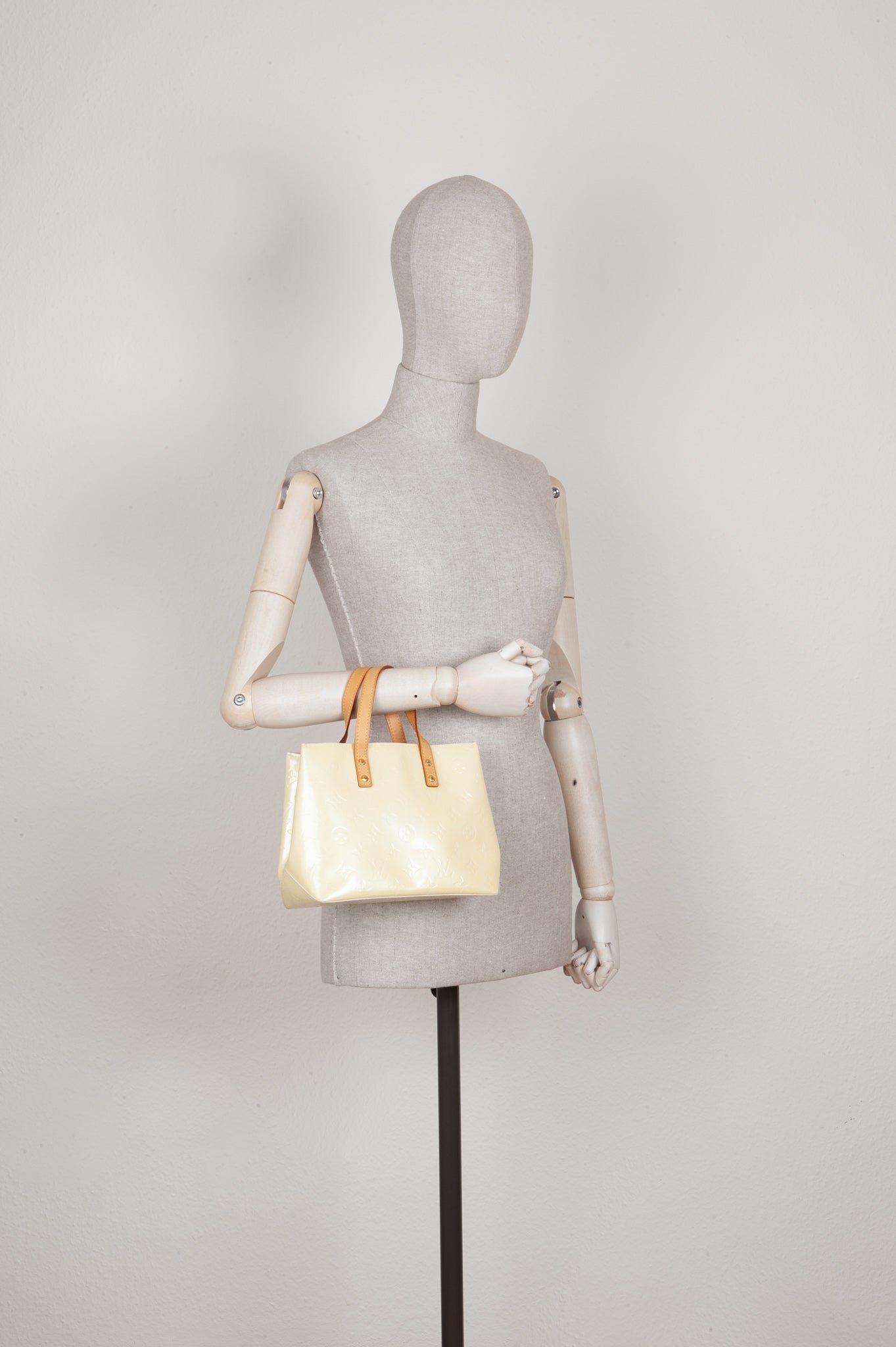 LOUIS VUITTON Reade PM Tote Vernis Yellow | AlmaBagz