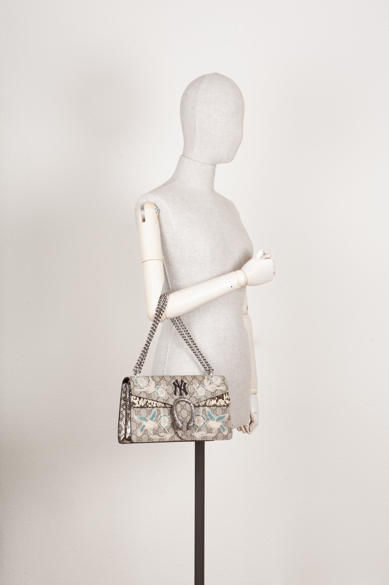 GUCCI Dyonisus GG Supreme NY | AlmaBagz