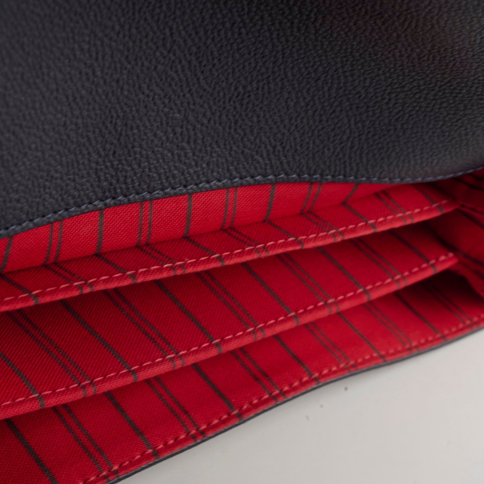 Louis Vuitton Pochette Metis Navy Empreinte | AlmaBagz - Image 4