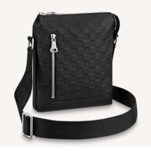 Louis Vuitton LV Unisex Discovery Messenger BB Damier Infini Cowhide Leather-Black | AlmaBagz