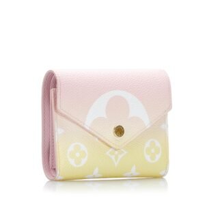 Louis Vuitton Monogram Giant Victorine Wallet (SHG-cKhmPR) | AlmaBagz
