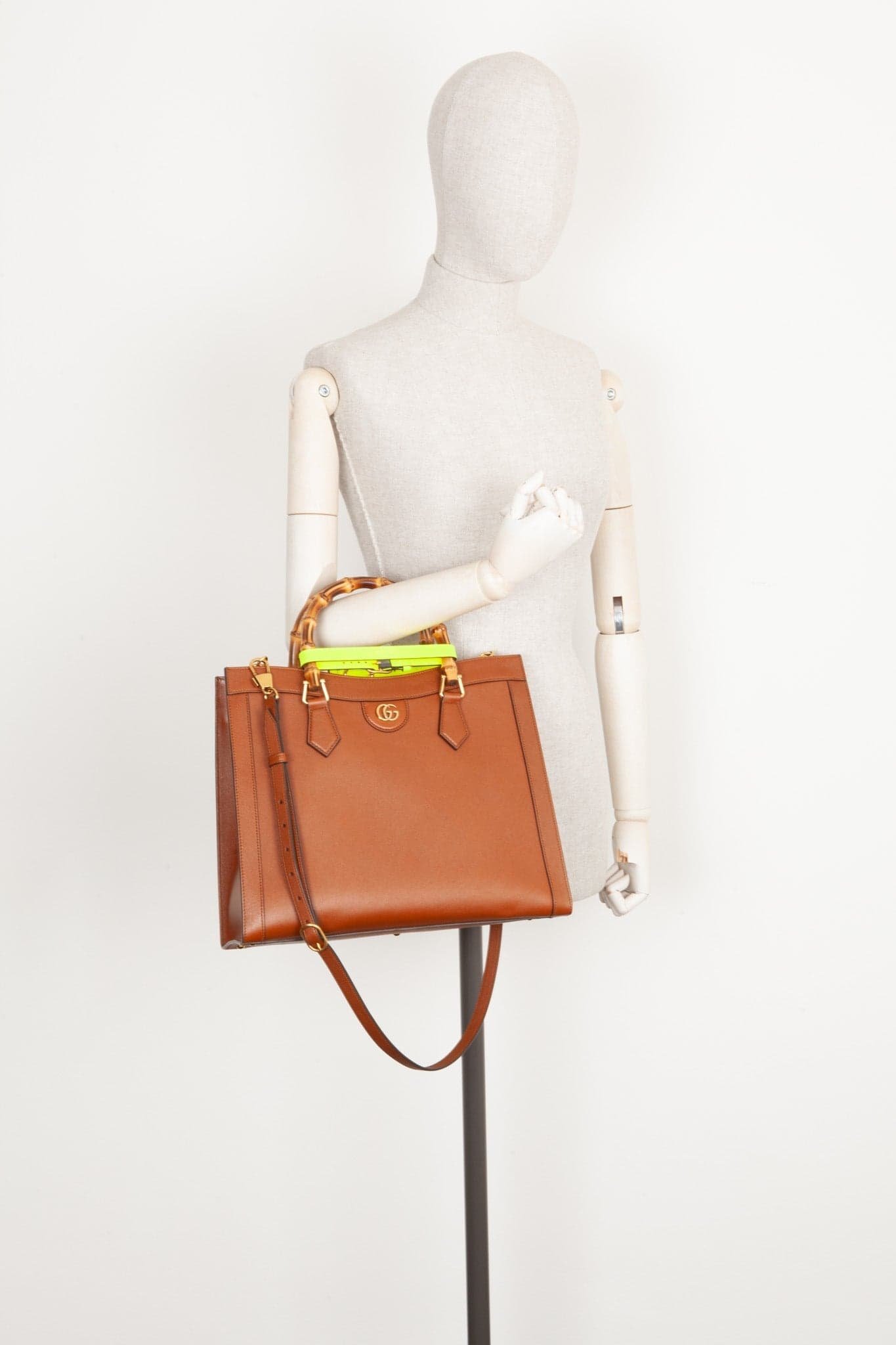 GUCCI Diana Bag Medium Brown | AlmaBagz