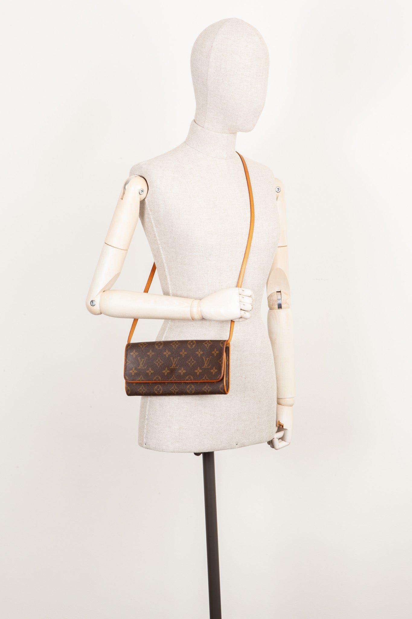 LOUIS VUITTON Pochette Twin GM MNG | AlmaBagz