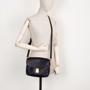 LOUIS VUITTON Pochette Metis Empreinte Marine Rouge | AlmaBagz