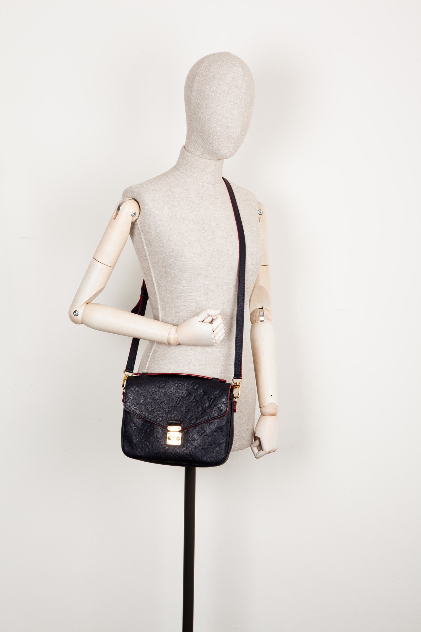 LOUIS VUITTON Pochette Metis Empreinte Marine Rouge | AlmaBagz