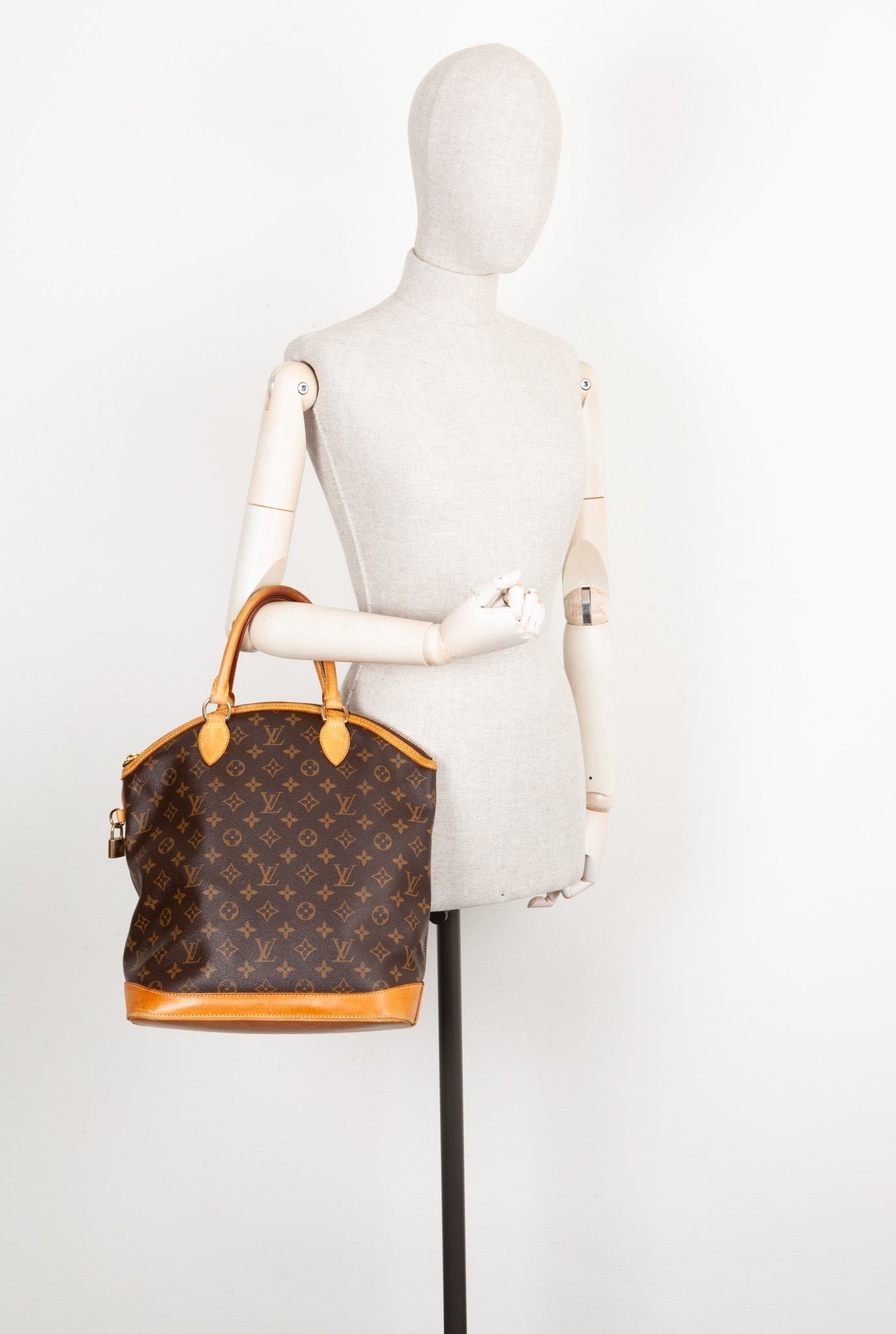LOUIS VUITTON Lockit MM Monogram Canvas | AlmaBagz