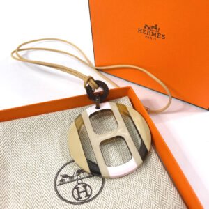 HERMES Necklace H057087FL22 Buffalo Horn, Lacquer beige H Equip | AlmaBagz