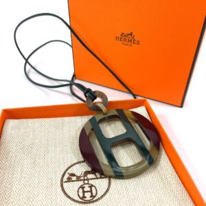 HERMES Necklace Buffalo horn green H Equip | AlmaBagz