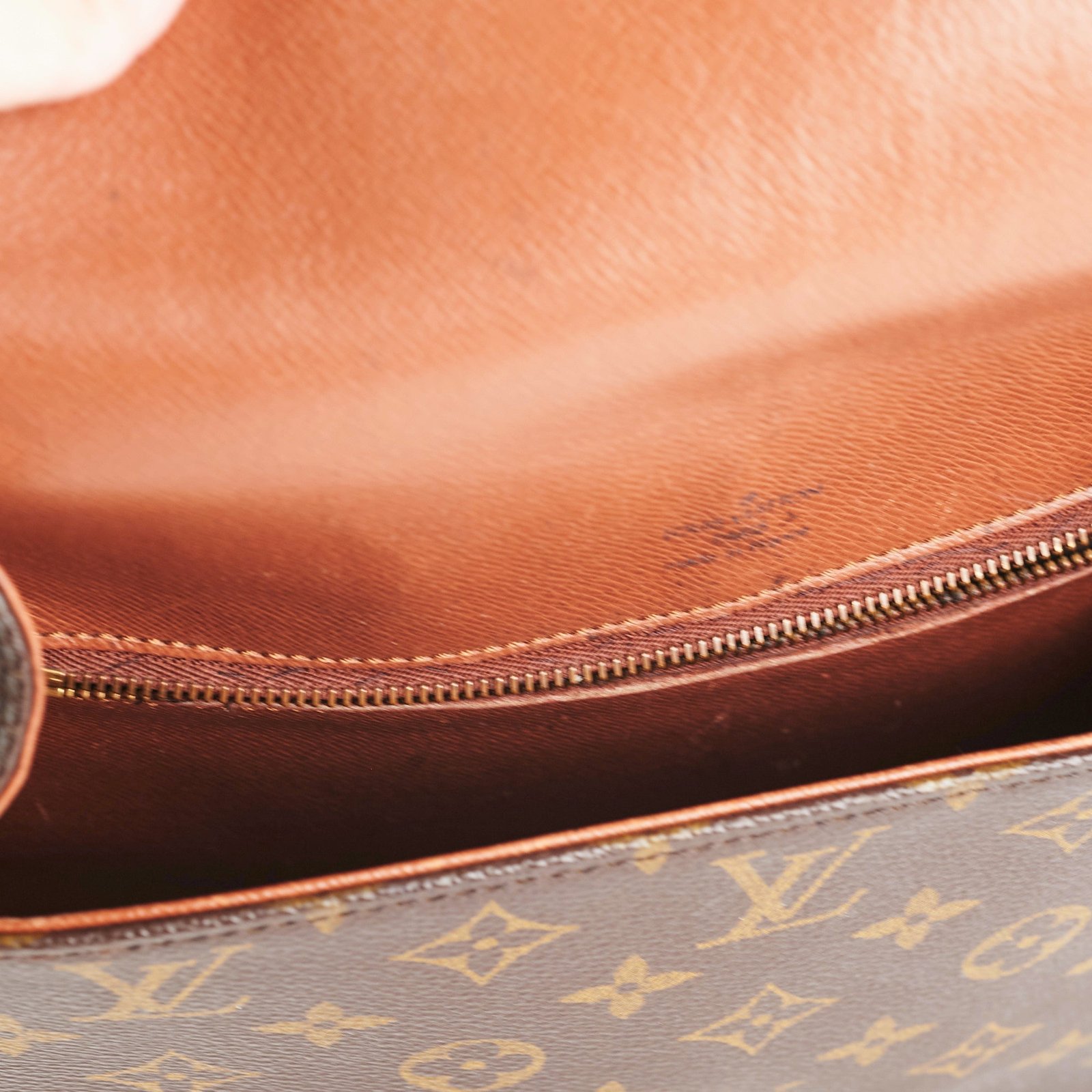 Louis Vuitton Saint Cloud GM Monogram | AlmaBagz - Image 4