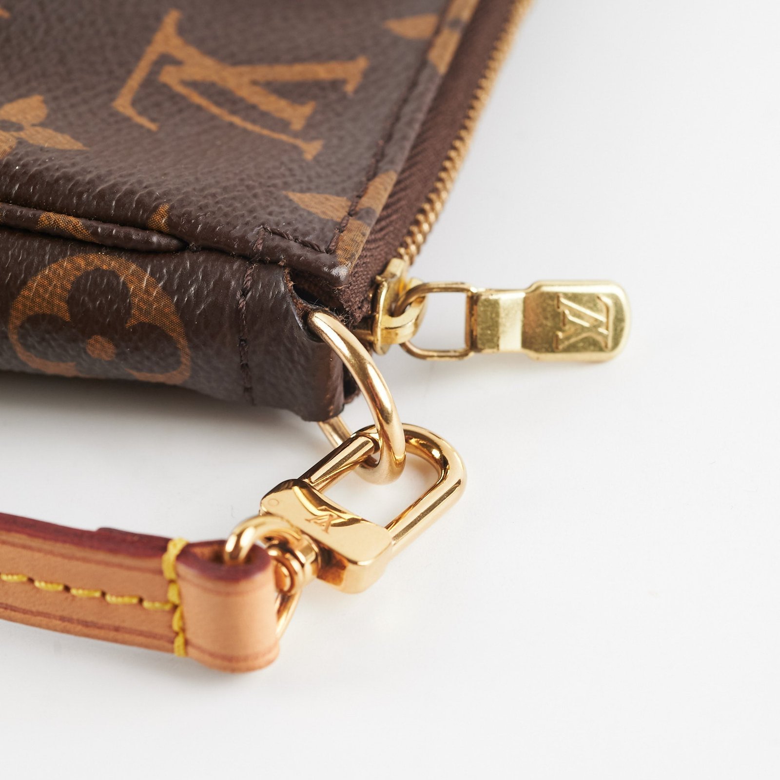 Louis Vuitton Pochette Accessorie Monogram | AlmaBagz - Image 10