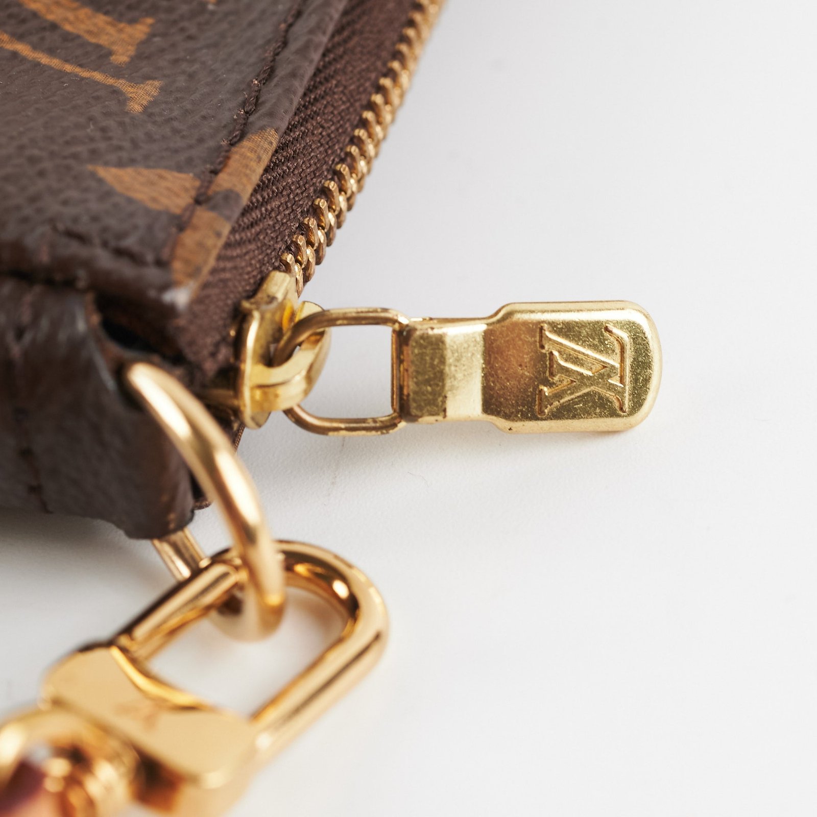 Louis Vuitton Pochette Accessorie Monogram | AlmaBagz - Image 9