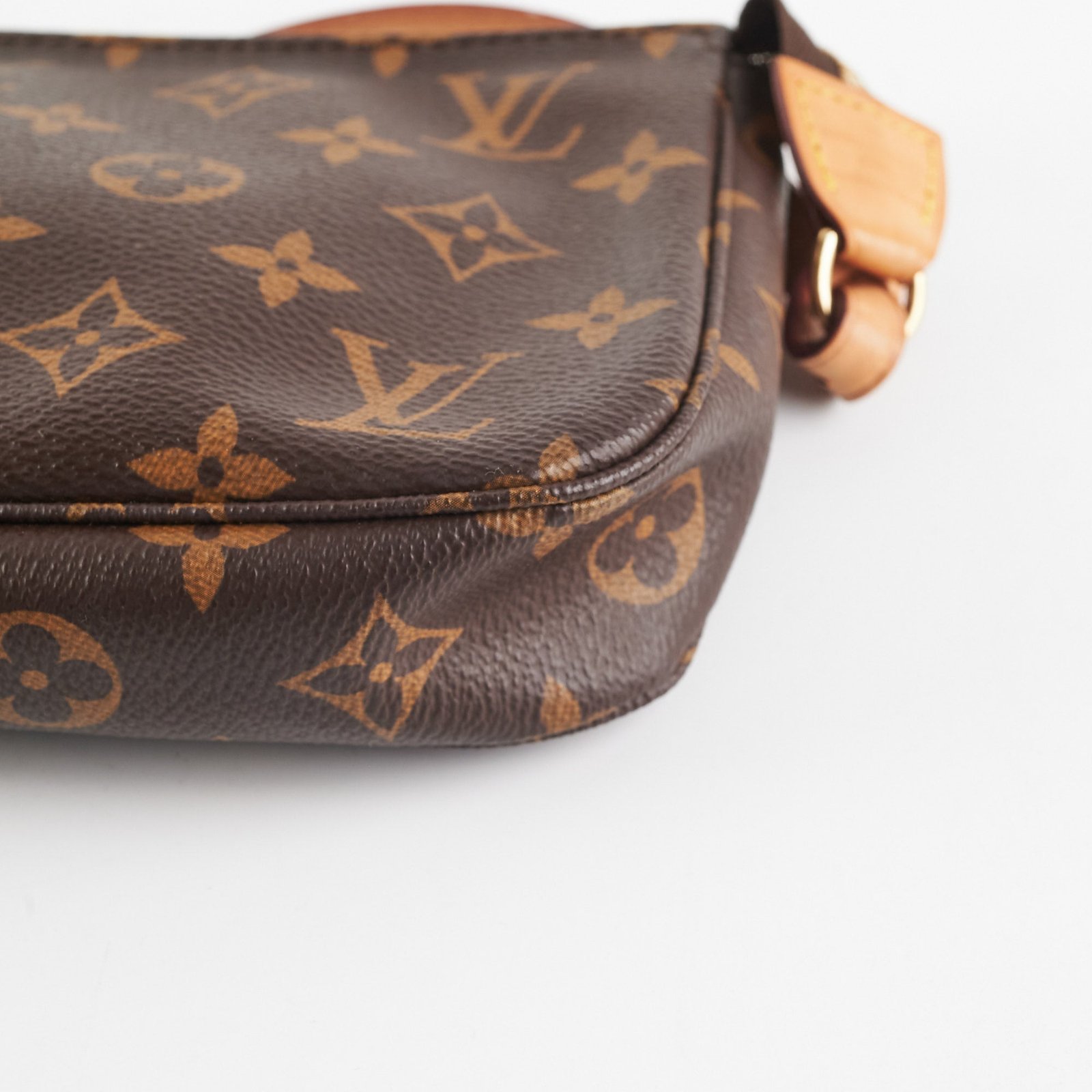 Louis Vuitton Pochette Accessorie Monogram | AlmaBagz - Image 6