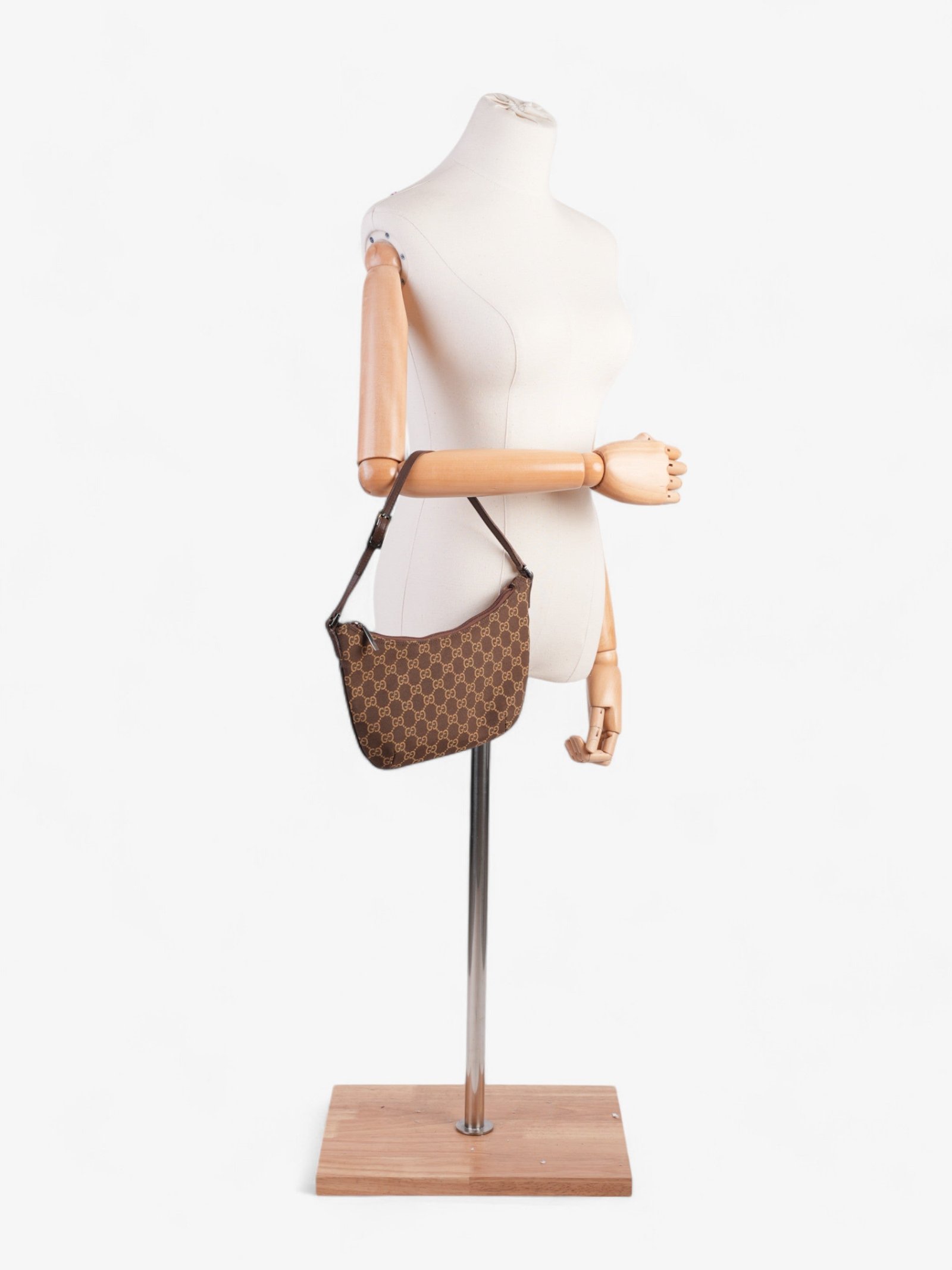 Gucci GG Shoulder Bag GG Supreme / Brown Canvas | AlmaBagz