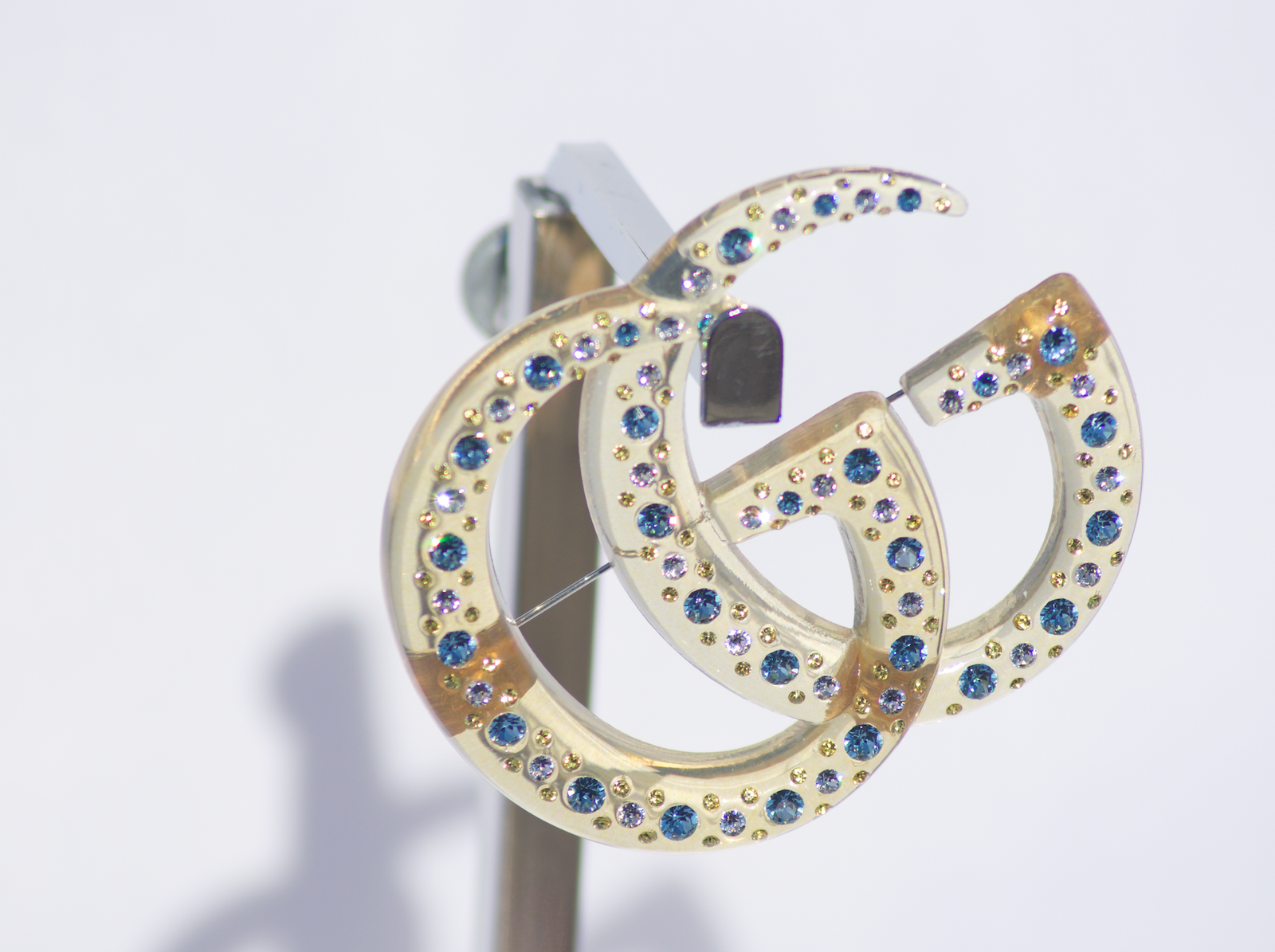 Gucci GG Resin Brooch with Crystals | AlmaBagz