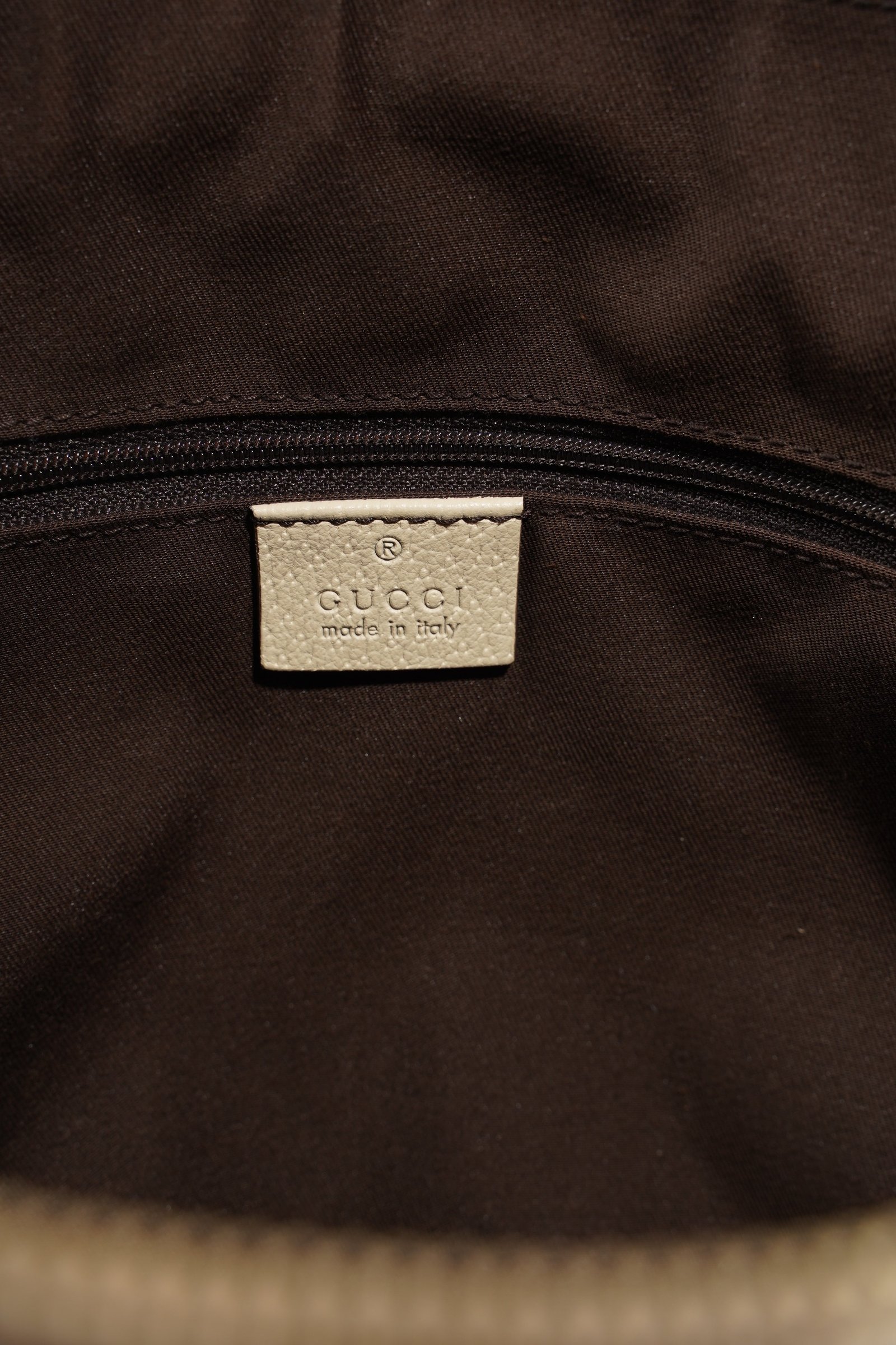 Gucci Abbey Shoulder Bag Supreme Print / White Canvas Medium | AlmaBagz - Image 8