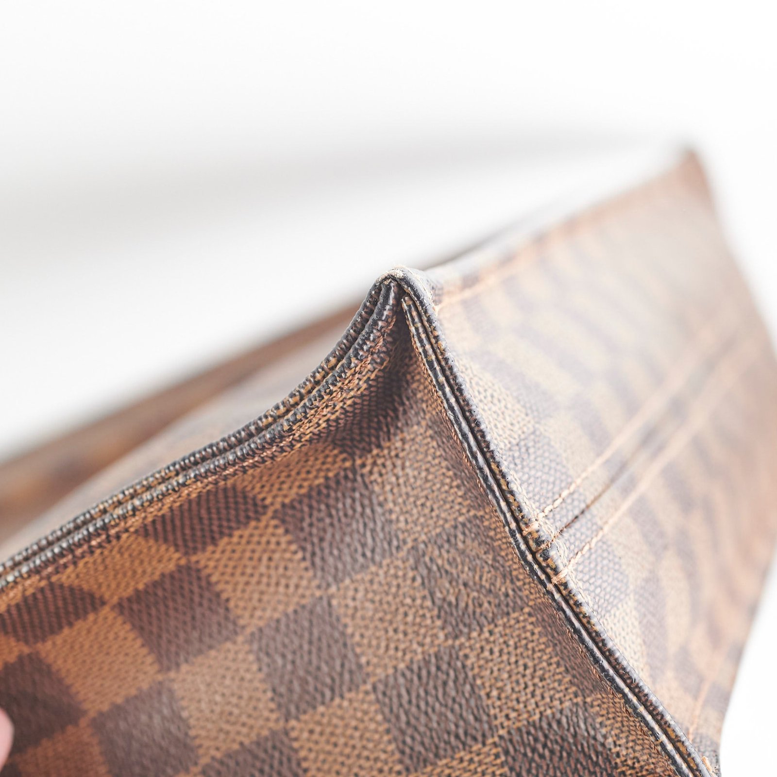 Louis Vuitton Sac Plat Damier Ebene | AlmaBagz - Image 11