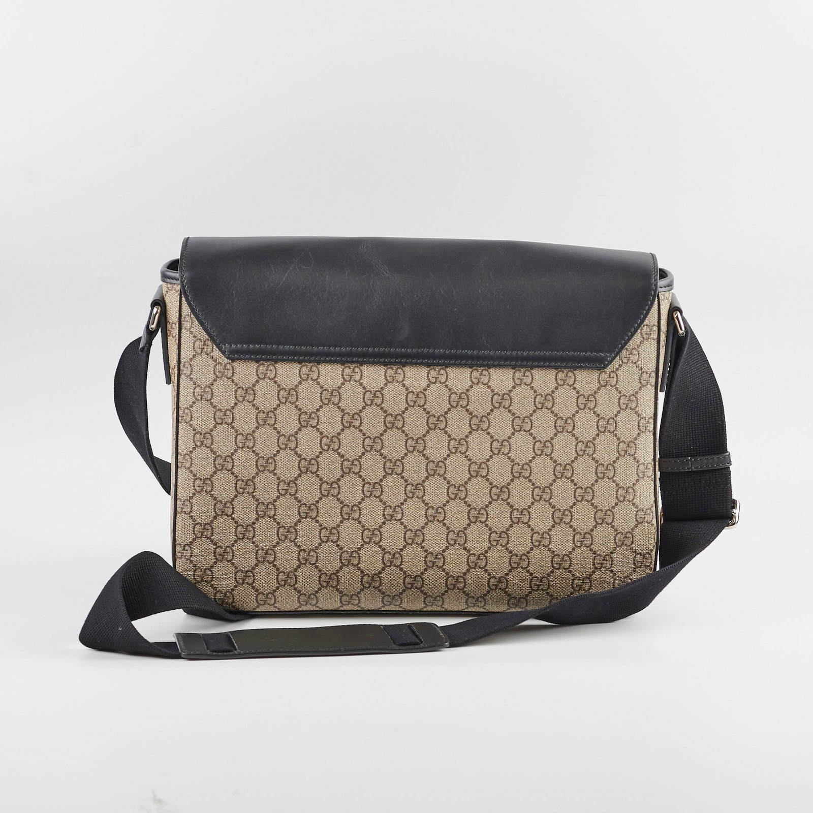Gucci GG Surpreme Monogram Messenger Bag | AlmaBagz