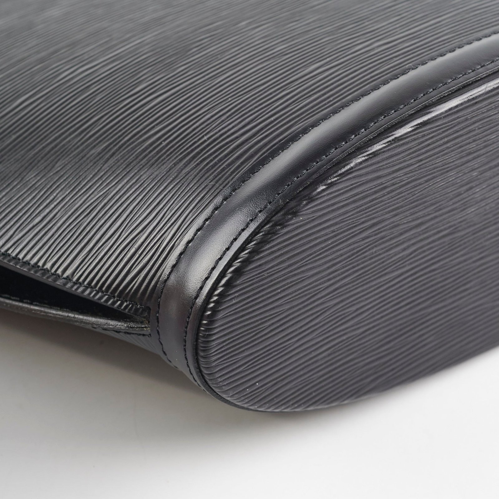 Louis Vuitton Saint Jacques Epi Black Bag | AlmaBagz - Image 12