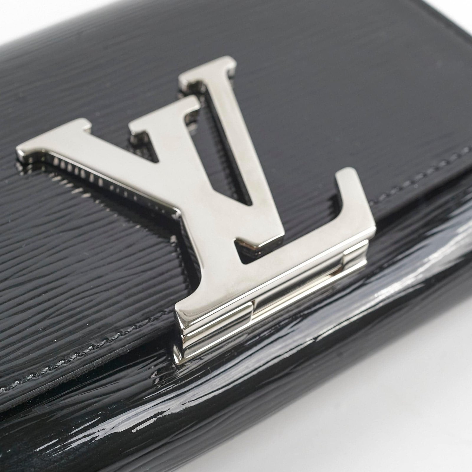 Louis Vuitton Electric Epi Leather Crossbody Bag Black | AlmaBagz - Image 9