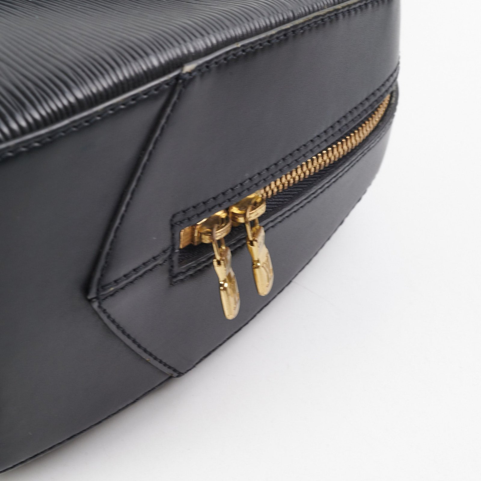 Louis Vuitton Sablons Bag Back | AlmaBagz - Image 5