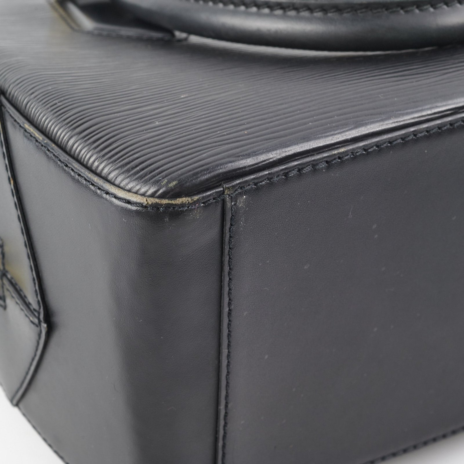 Louis Vuitton Sablons Bag Back | AlmaBagz - Image 11