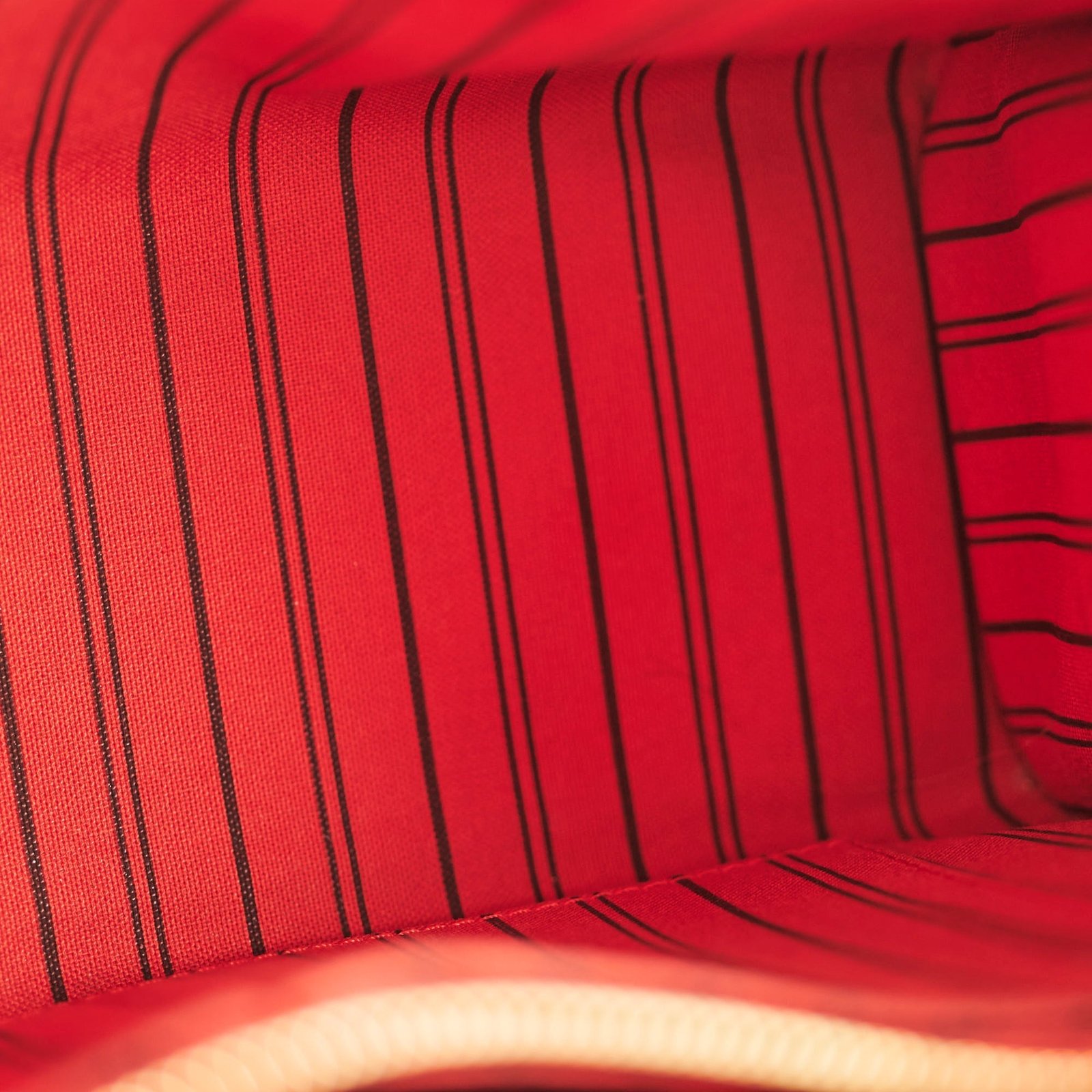 Louis Vuitton Pont Neuf Empriente Bag Red | AlmaBagz - Image 5