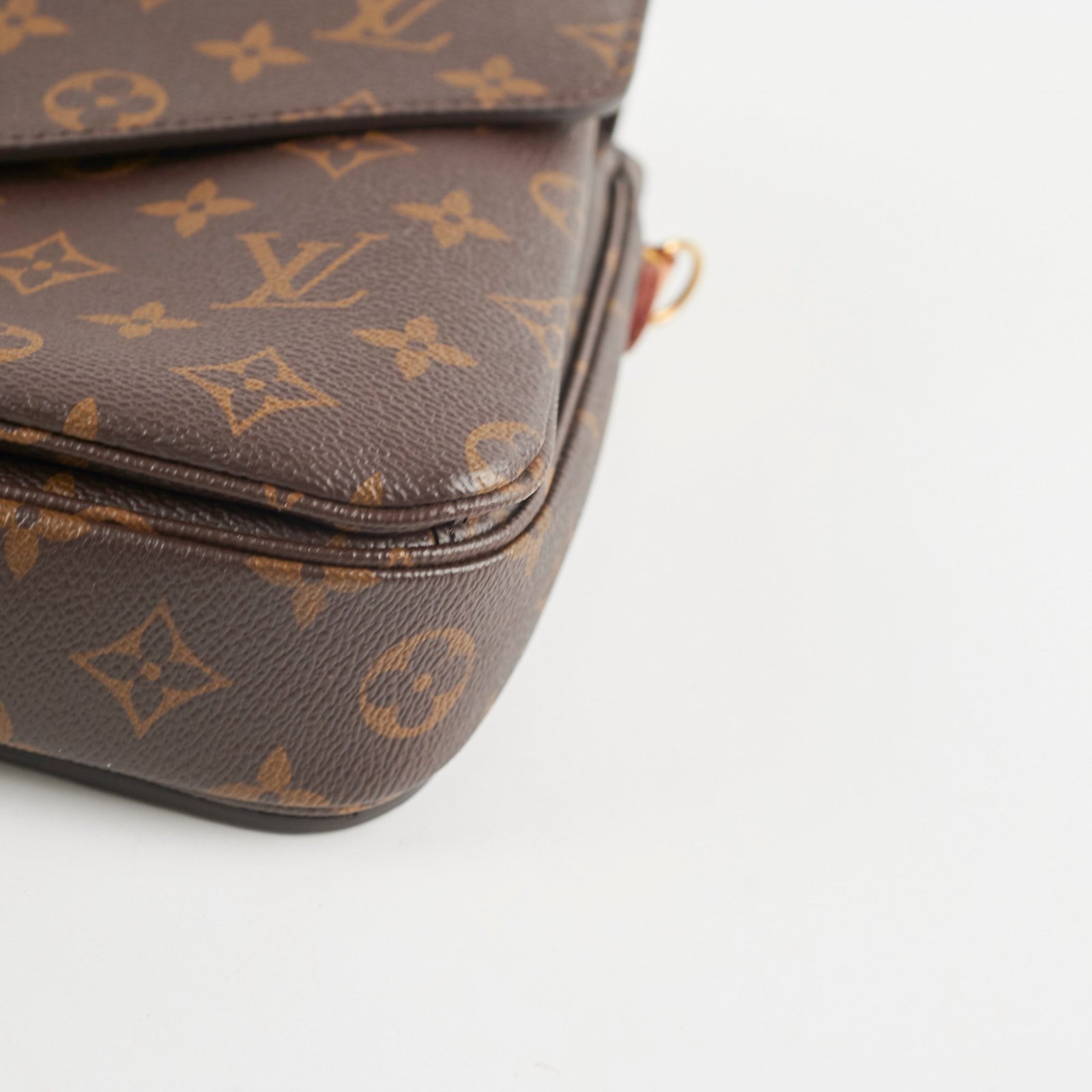 Louis Vuitton Pochette Metis Monogram | AlmaBagz - Image 6