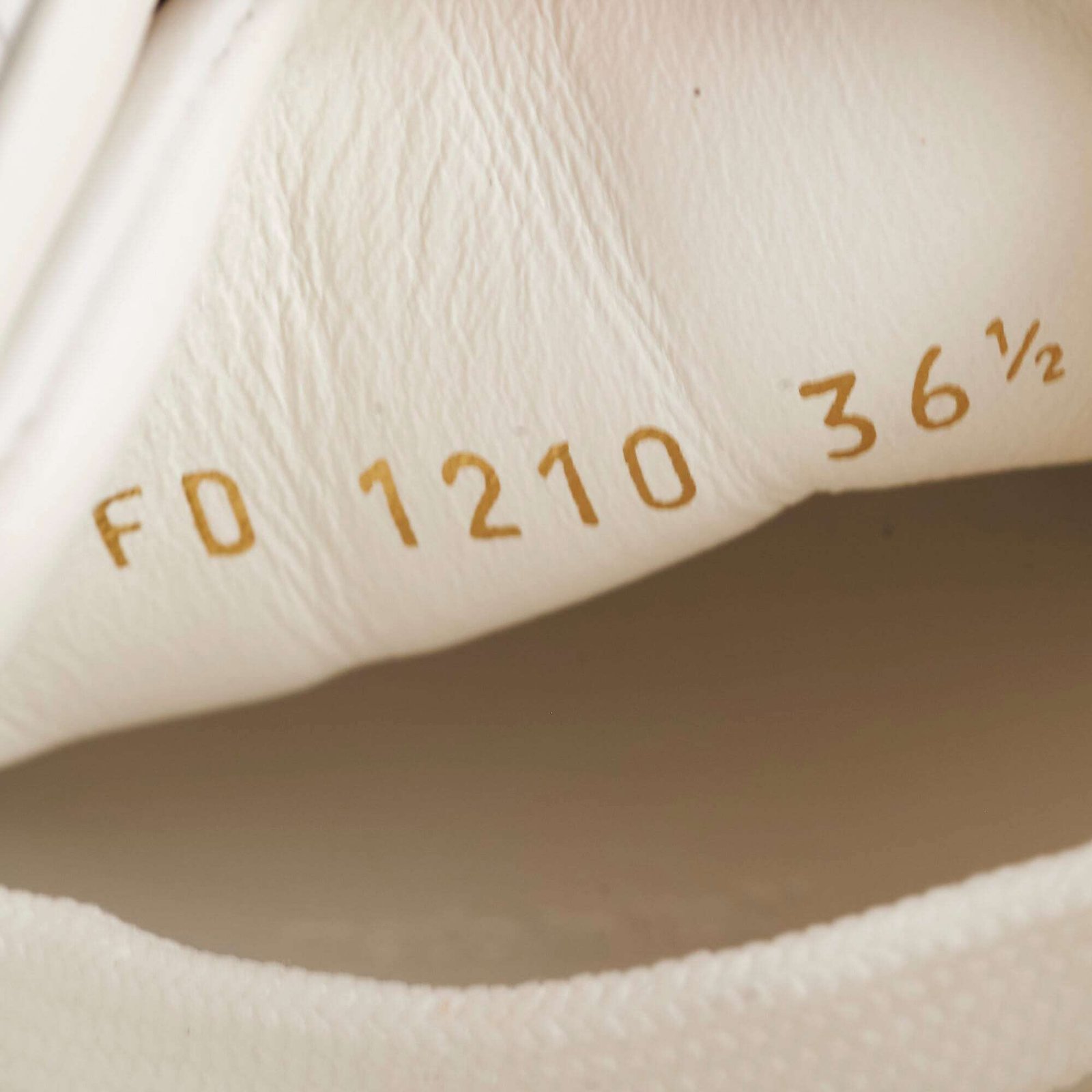 Louis Vuitton Pink Monogram Sneakers Size 36.5 | AlmaBagz - Image 4