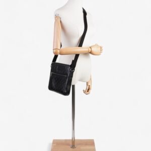 Gucci Signature Messenger Bag Black Leather | AlmaBagz