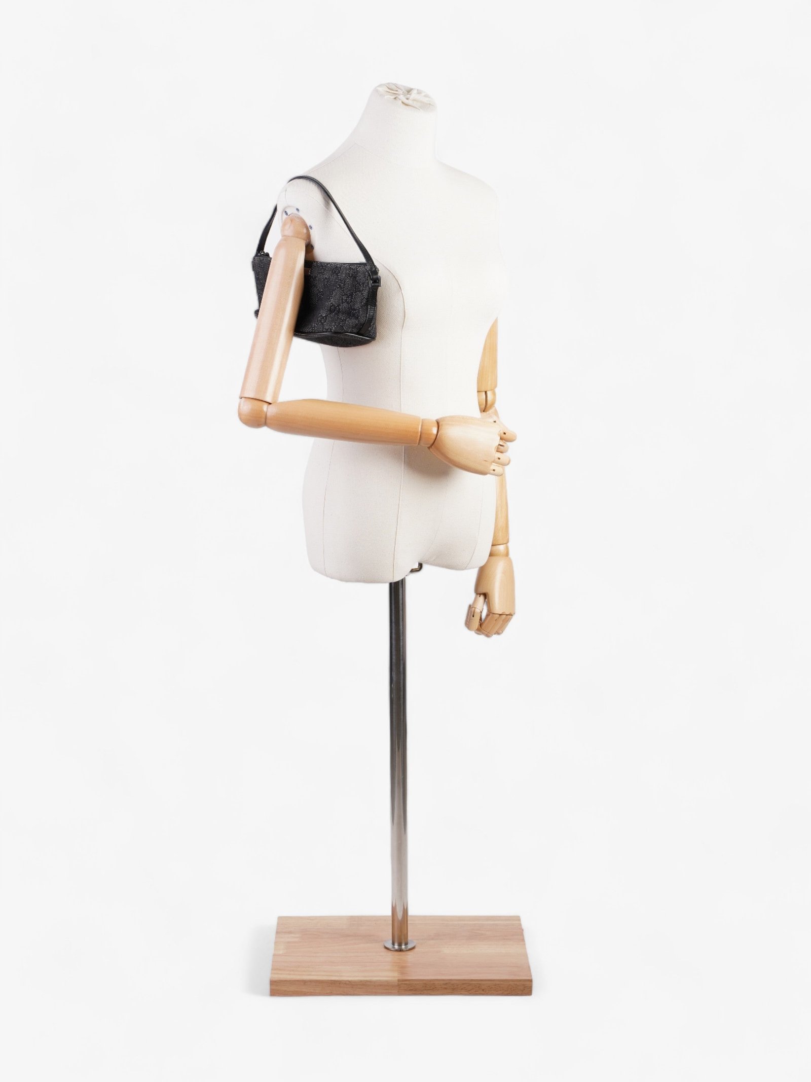 Gucci Pochette Boat Baguette Black Canvas | AlmaBagz