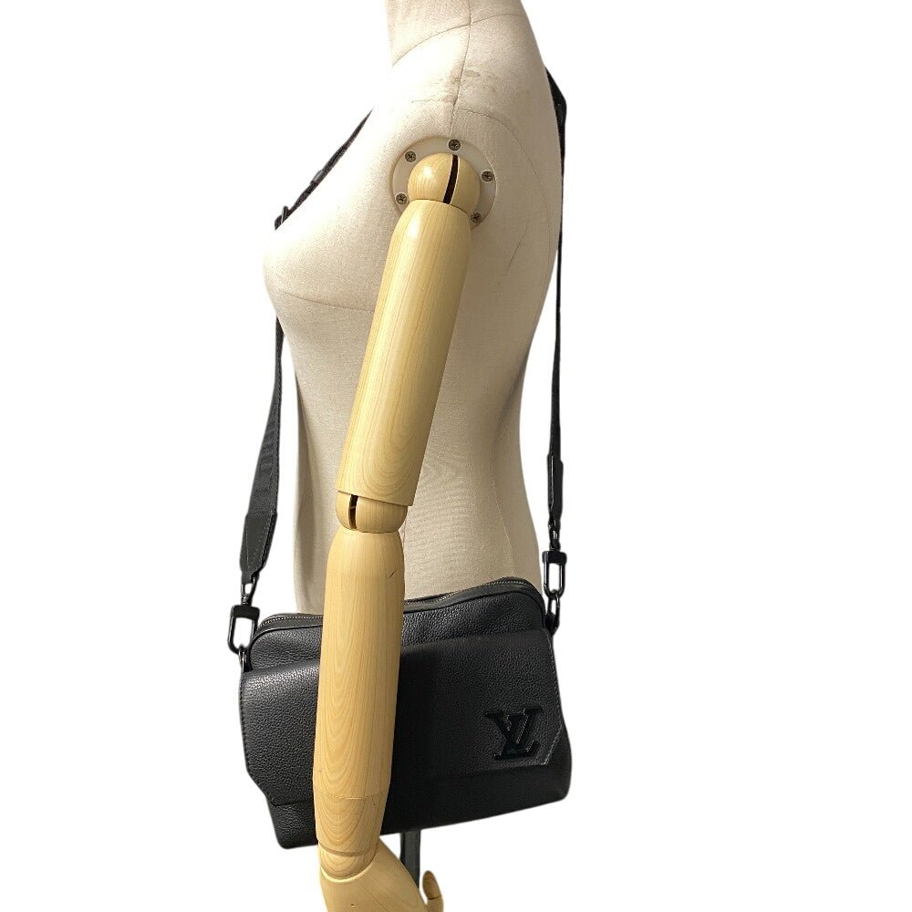 LOUIS VUITTON Sling bag M22482 leather Noir Aerogram fastline messenger mens(Unisex) Used | AlmaBagz - Image 6