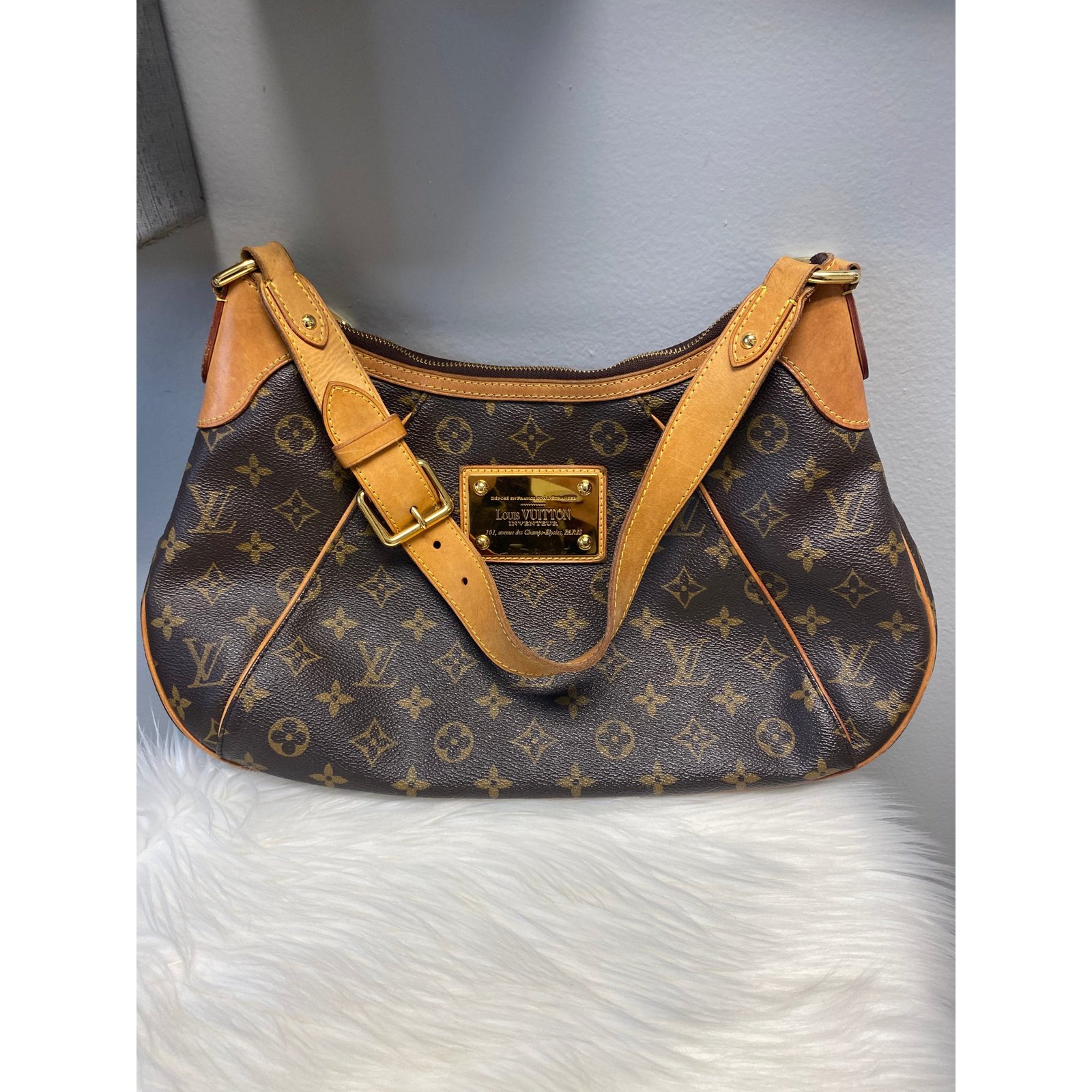 Louis Vuitton Monogram Thames GM | AlmaBagz