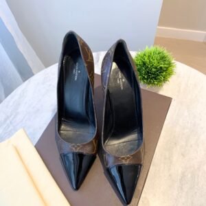 LOUIS VUITTON Patent Leather Monogram Fetish Pumps EU39 | AlmaBagz