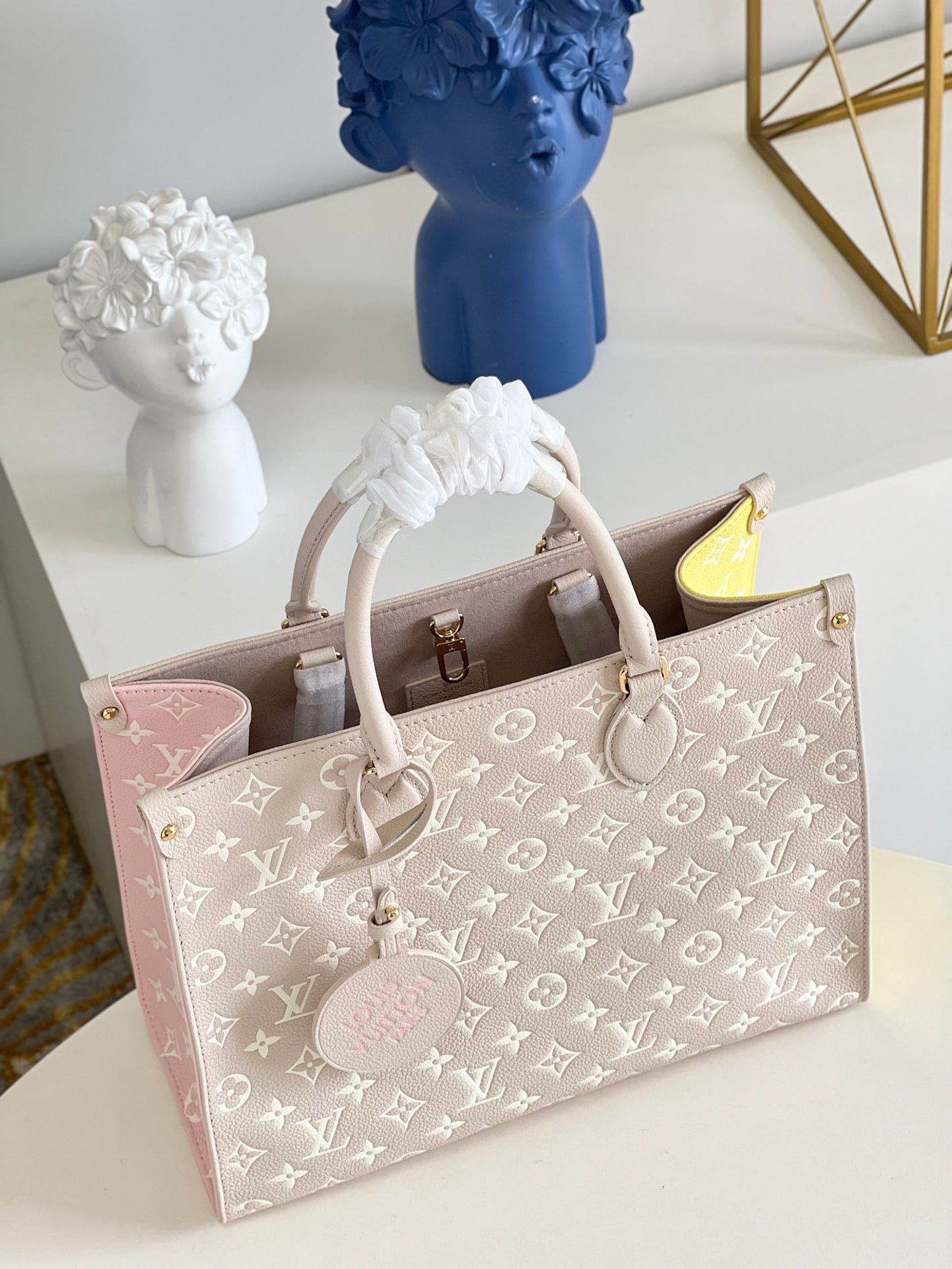 Louis Vuitton OnTheGo MM Bag | AlmaBagz