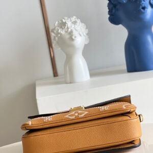 Louis Vuitton Pochette Metis Bag | AlmaBagz