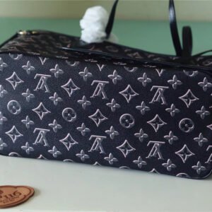 Louis Vuitton Neverfull MM Tote Bag | AlmaBagz