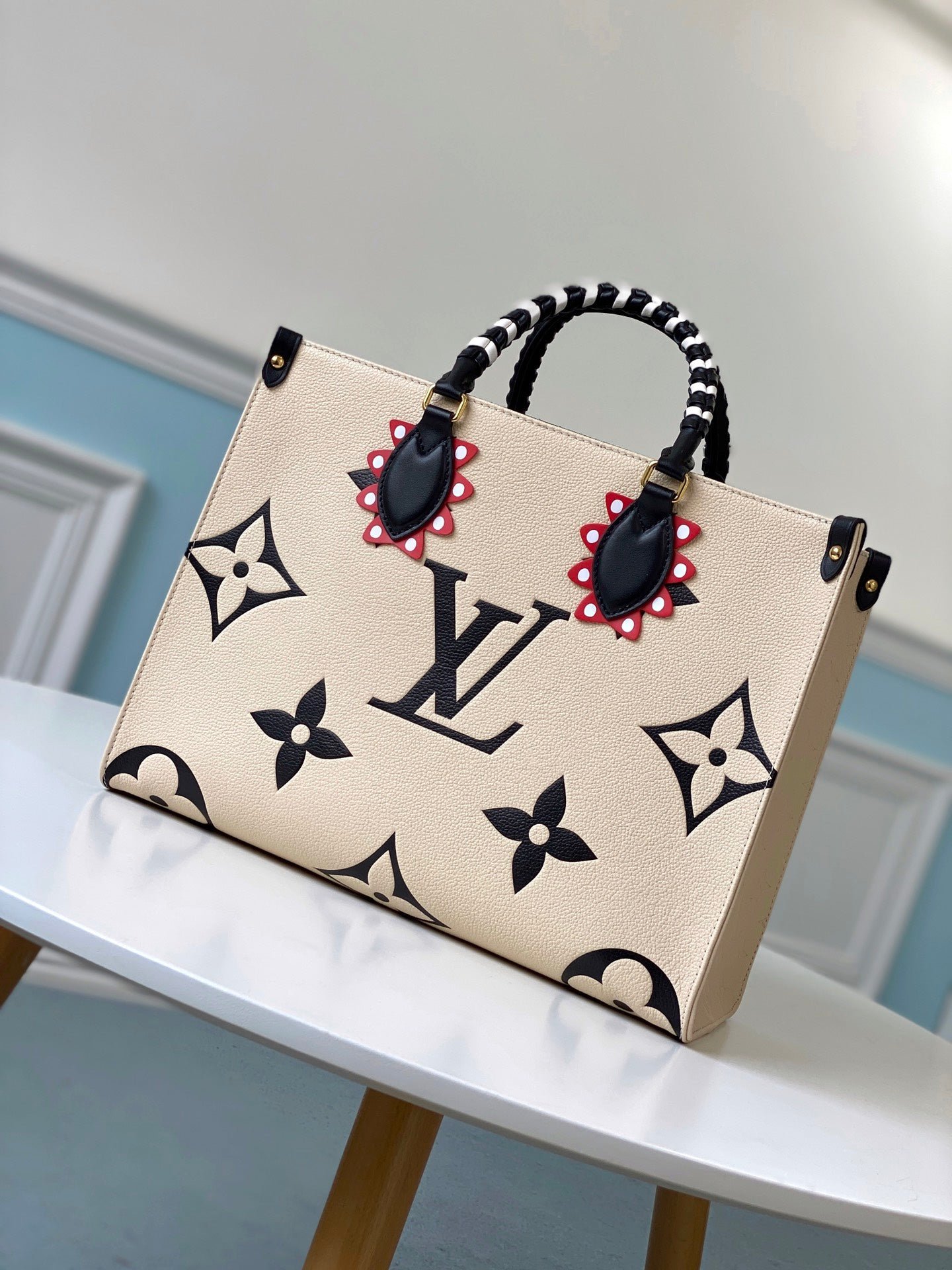 Louis Vuitton Crafty OnTheGo GM Bag | AlmaBagz