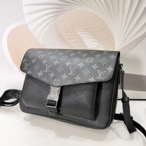 Louis Vuitton Messengerama Bag | AlmaBagz