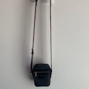 Gucci GG Black Messenger Bag | AlmaBagz