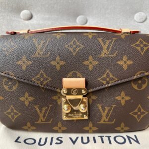 Louis Vuitton Pochette Metis East West Monogram (RRP £2,070) | AlmaBagz