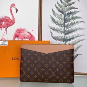 Louis Vuitton Daily Pouch | AlmaBagz
